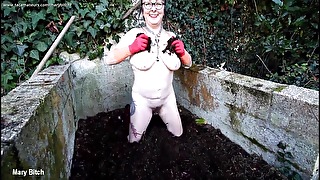 All over Droppings Respecting Rubber Scullery-maid & Gloves Pt1 - MaryBitch